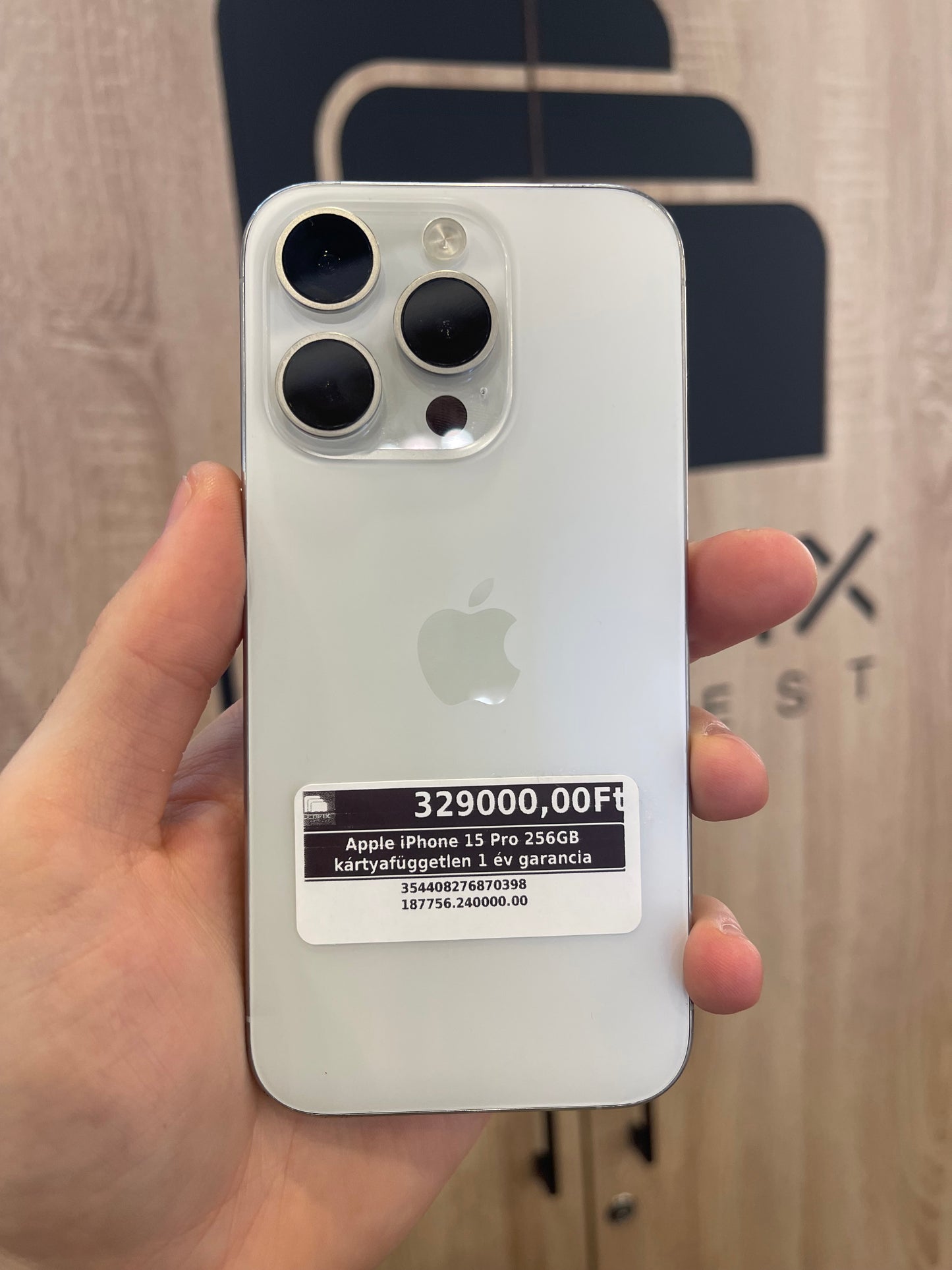 Apple iPhone 15 Pro 256GB kártyafüggetlen 1 év garancia