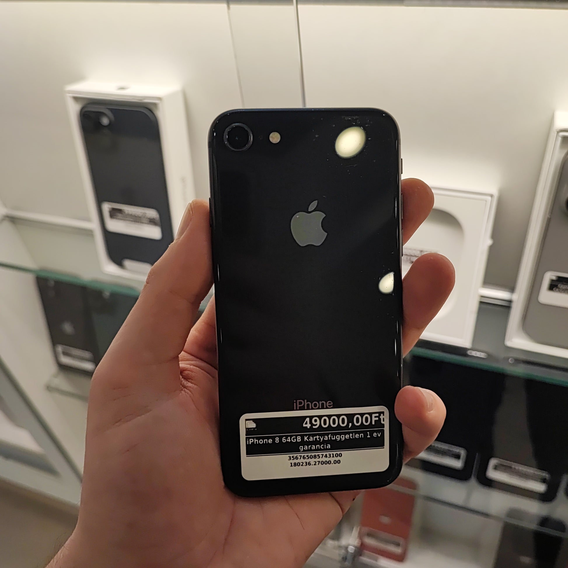 iPhone 8 64GB Kártyafüggetlen 1 év garancia