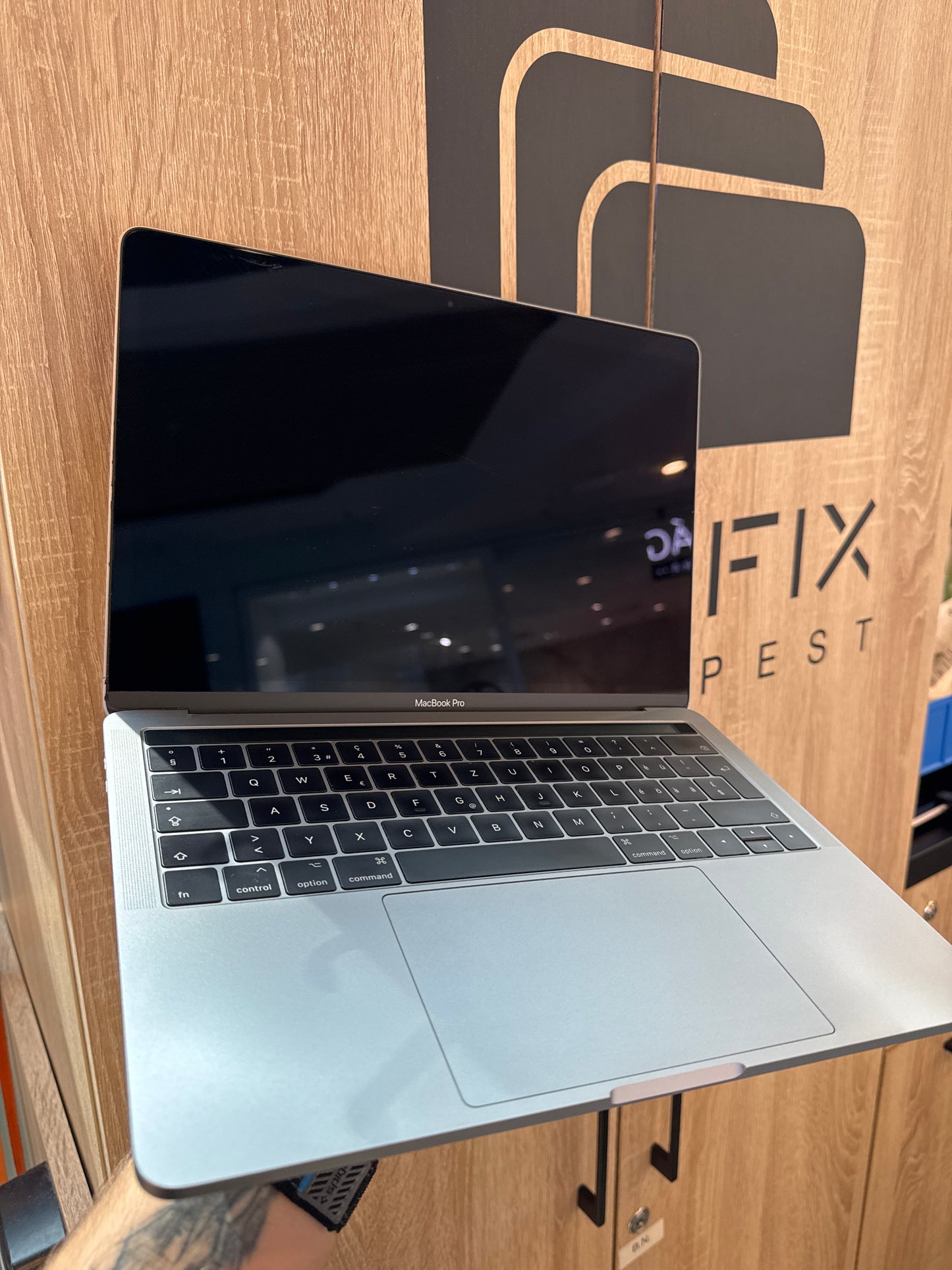 Apple MacBook Pro 13" 2017 i7 8/256GB 1 év garancia