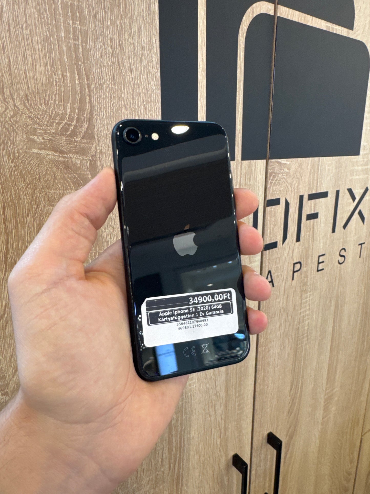 Apple Iphone SE (2020) 64GB Kártyafüggetlen 1 Év Garancia