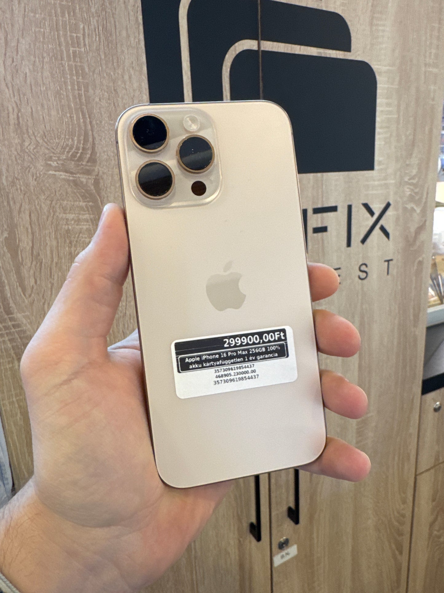 Apple iPhone 16 Pro Max 256GB 100% akku kártyafüggetlen 1 év garancia