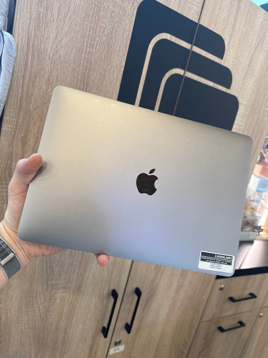 Apple MacBook Air 2020 M1 13' 8/256GB 1 év garancia FRONT CAM OFF