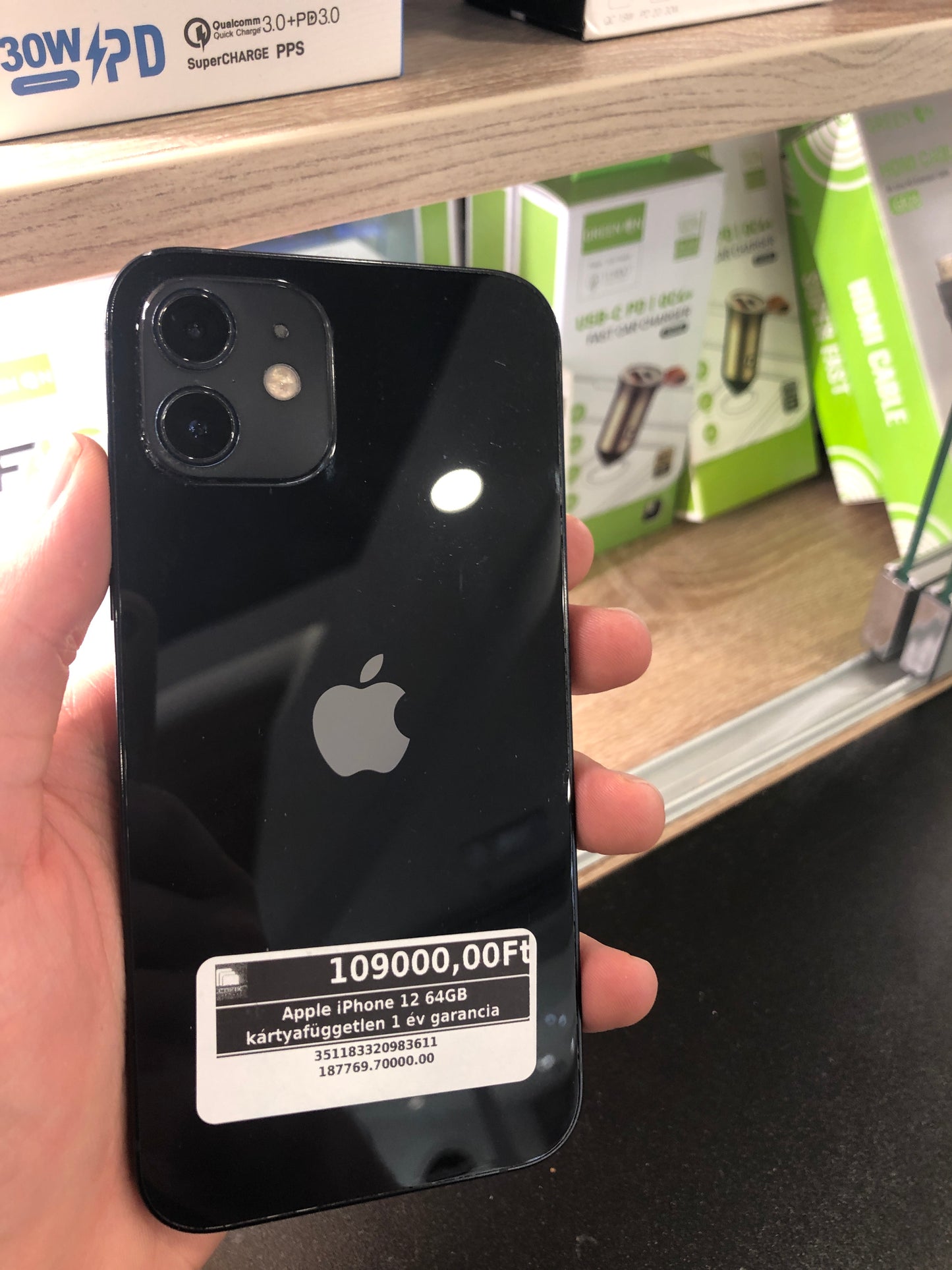 Apple iPhone 12 64GB kártyafüggetlen 1 év garancia