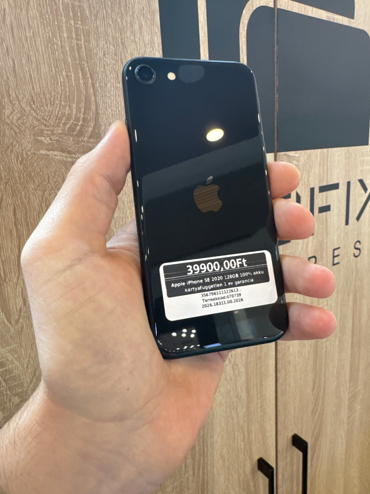 Apple iPhone SE 2020 128GB 100% akku kártyafüggetlen 1 év garancia