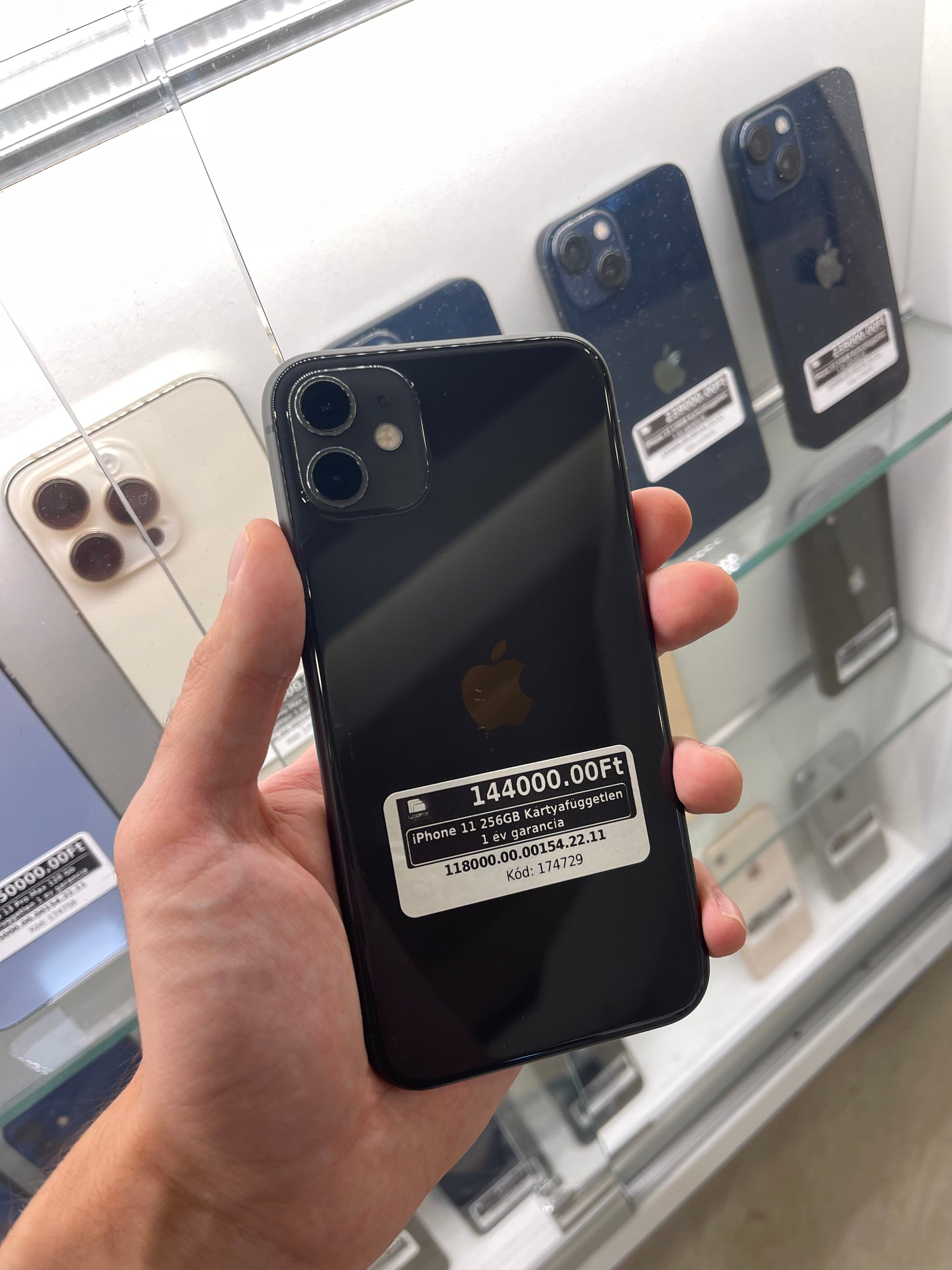 iPhone 11 256GB Kártyafüggetlen 1 év garancia Akku: 100% - LCDFIX