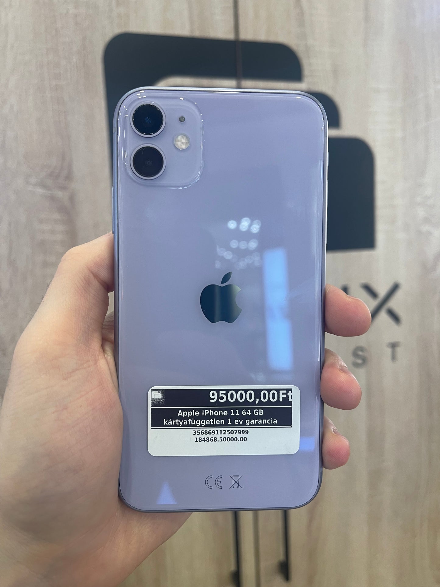 Apple iPhone 11 64 GB kártyafüggetlen 1 év garancia