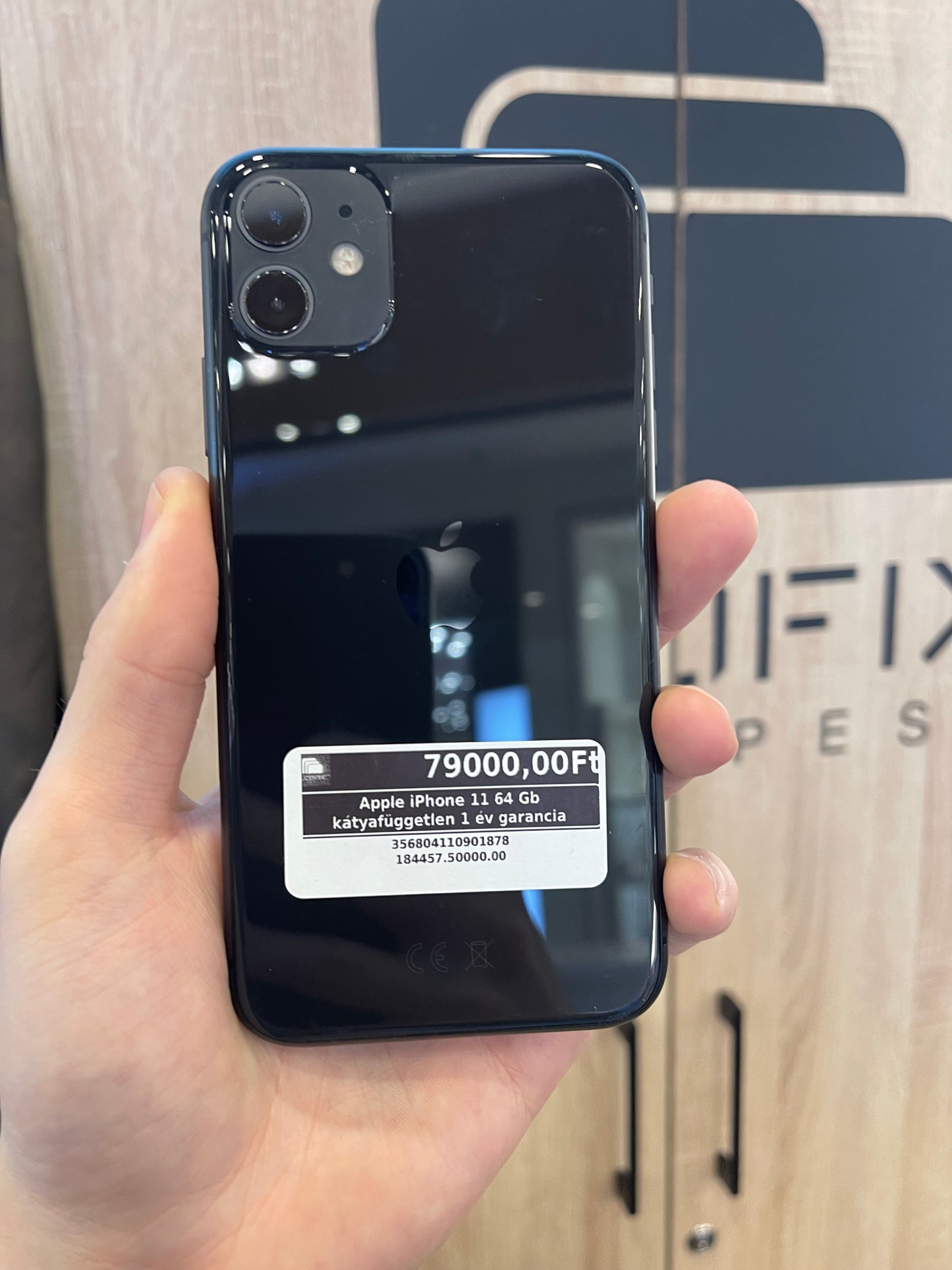 Apple iPhone 11 64 Gb kátyafüggetlen 1 év garancia